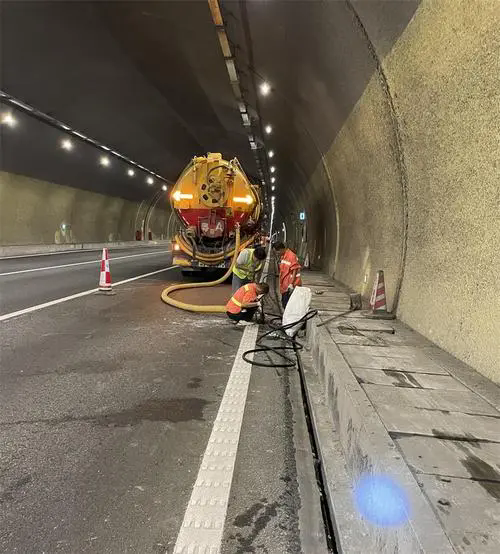 绥化隧道排水渠清淤